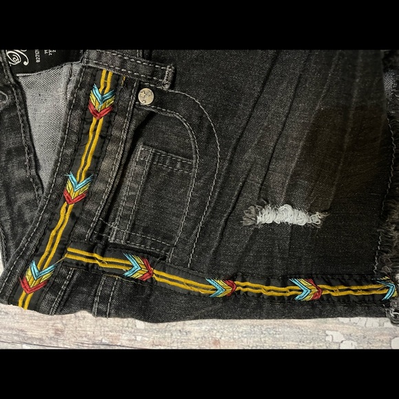 3️⃣/$15! BG denim shorts 5/6 - Picture 4 of 4